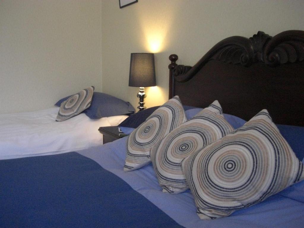 Hamilton House Hotel Dumfries Room photo