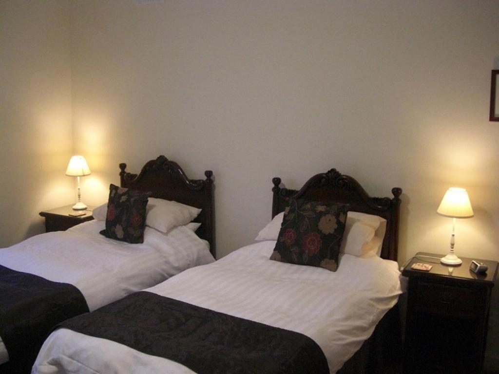 Hamilton House Hotel Dumfries Room photo
